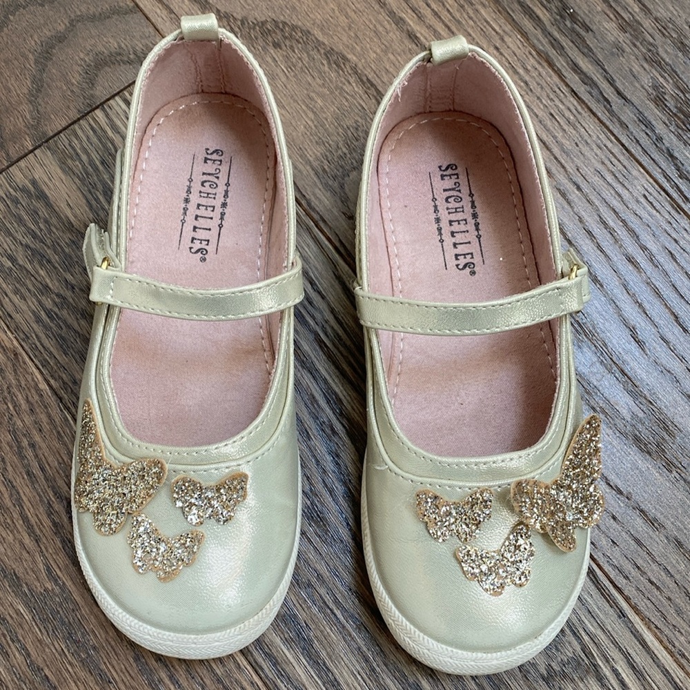 Girls Seychelles gold Mary Jane. Velcro buckle. Toddler size 10. Very good used